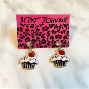 🎉 New Betsey Johnson Cupcake Earrings